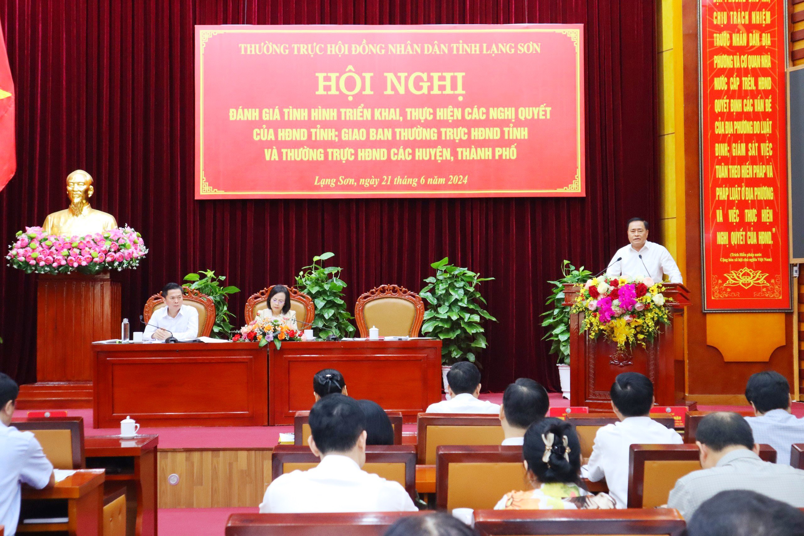 Thường trực HĐND tỉnh tổ chức Hội nghị đánh giá tình hình triển khai thực hiện các nghị quyết của HĐND tỉnh và giao ban với Thường trực HĐND các huyện, thành phố