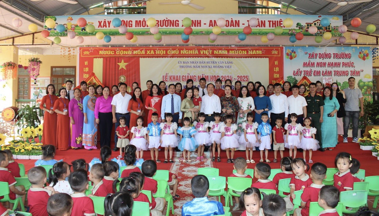 Đồng chí Chủ tịch HĐND tỉnh dự lễ khai giảng năm học 2024 - 2025