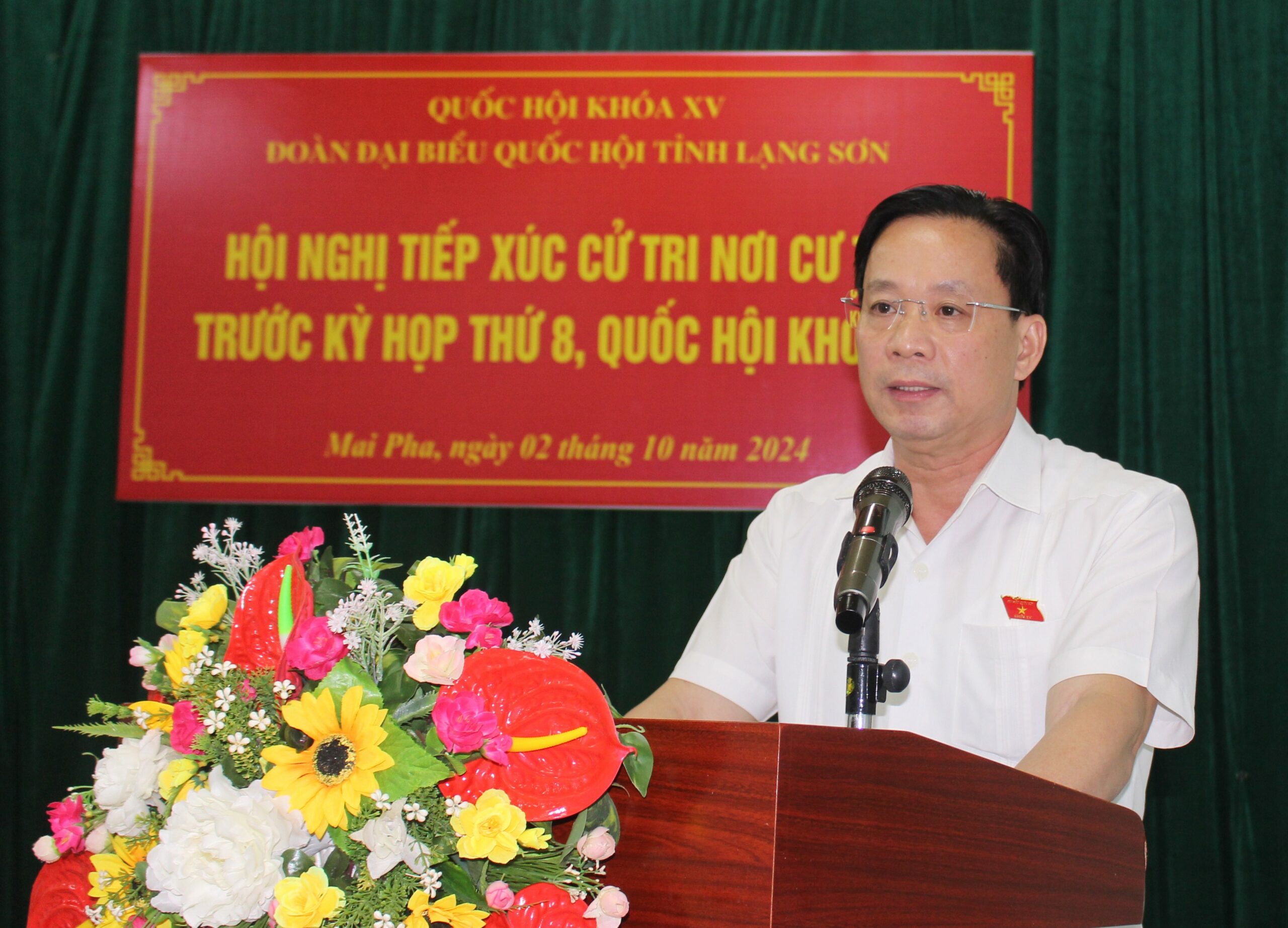 Đồng chí Hoàng Văn Nghiệm, Phó Bí thư Thường trực Tỉnh ủy,  Trưởng Đoàn đại biểu Quốc hội tỉnh tiếp xúc với cử tri nơi cư trú  trước Kỳ họp thứ 8, Quốc  hội khóa XV