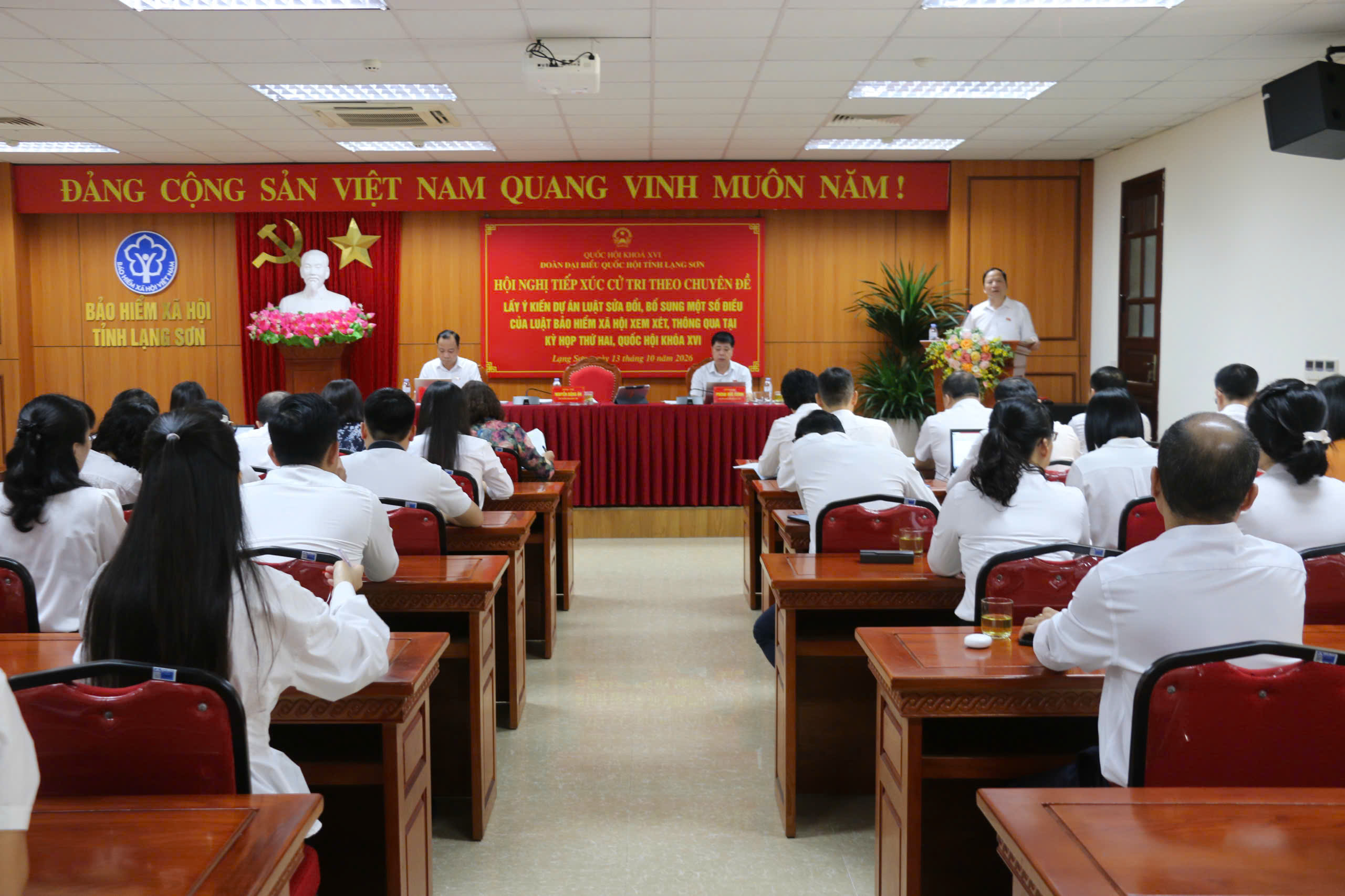 Đoàn đại biểu Quốc hội tỉnh tiếp xúc cử tri theo chuyên đề, lấy ý kiến đối với  Dự thảo Luật sửa đổi, bổ sung một số điều của Luật Bảo hiểm xã hội  trình Quốc hội xem xét, thông qua tại Kỳ họp thứ hai, Quốc hội khoá XVI
