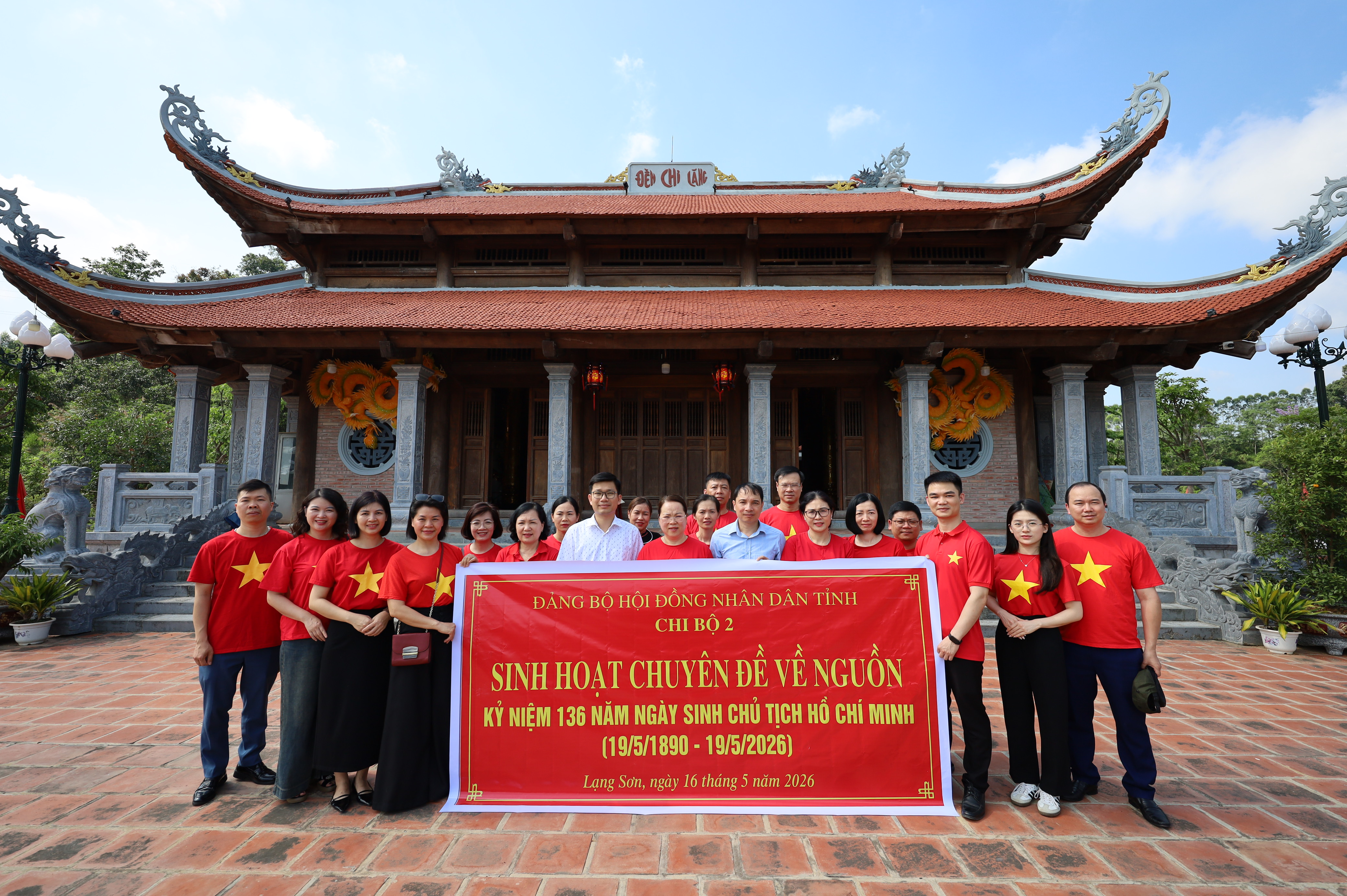 Chi bộ 2 sinh hoạt chuyên đề về nguồn tại di tích đền thờ Chi Lăng và  điểm Thung lũng Đồng Lâm thuộc Công viên địa chất Lạng Sơn