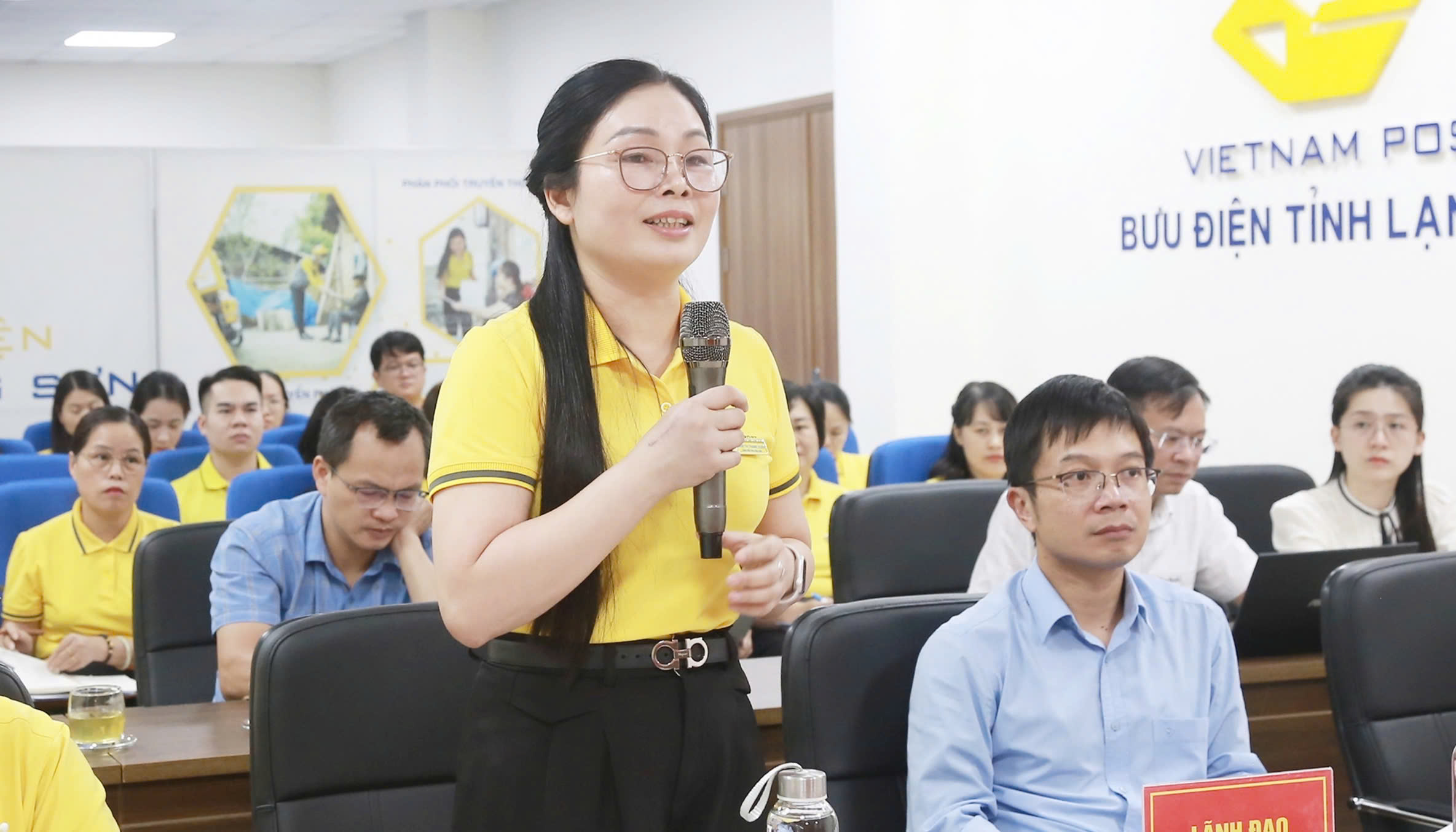 Đoàn đại biểu Quốc hội tỉnh tổ chức Hội nghị tiếp xúc cử tri chuyên đề,  lấy ý kiến đối với dự án Luật Bưu chính (sửa đổi) trình Quốc hội  xem xét, thông qua tại Kỳ họp thứ hai, Quốc hội khóa XVI