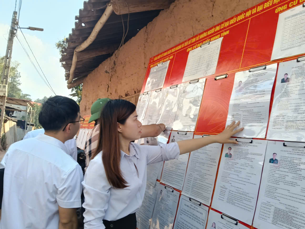 Thường trực HĐND xã Khuất Xá khảo sát công tác bầu cử đại biểu Quốc hội khóa XVI và đại biểu HĐND các cấp trên địa bàn xã