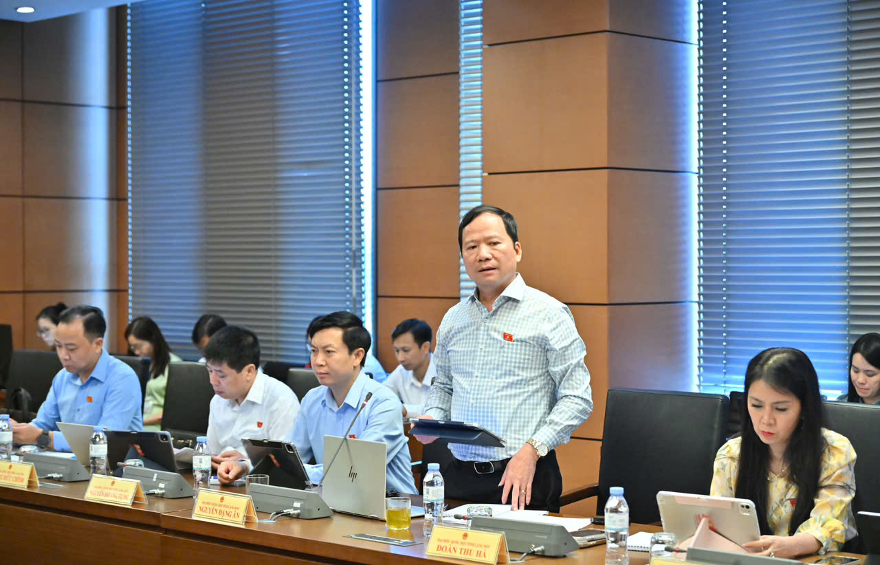 Đại biểu Quốc hội tỉnh góp ý vào chủ trương thành lập thành phố trực thuộc Trung ương và các dự thảo Luật, Nghị quyết