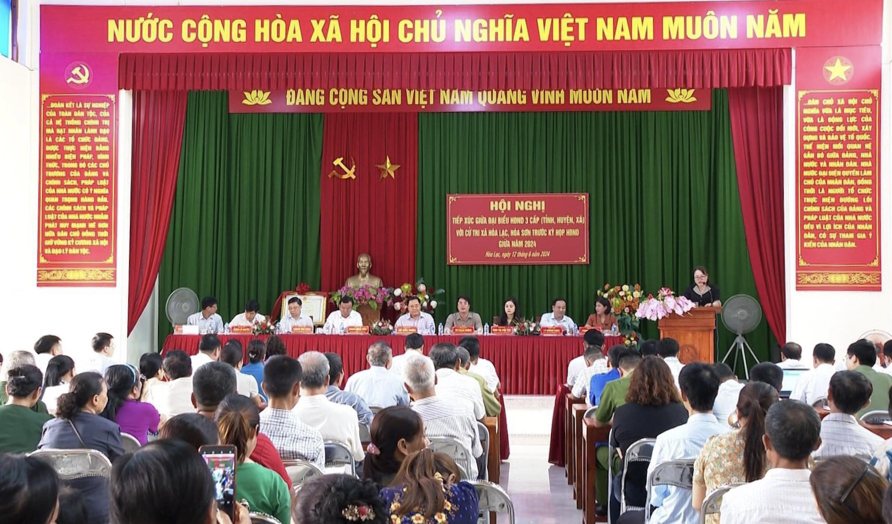 Kỹ năng giữ mối liên hệ chặt chẽ với nhân dân Bài 2: Lắng nghe để giữ niềm tin