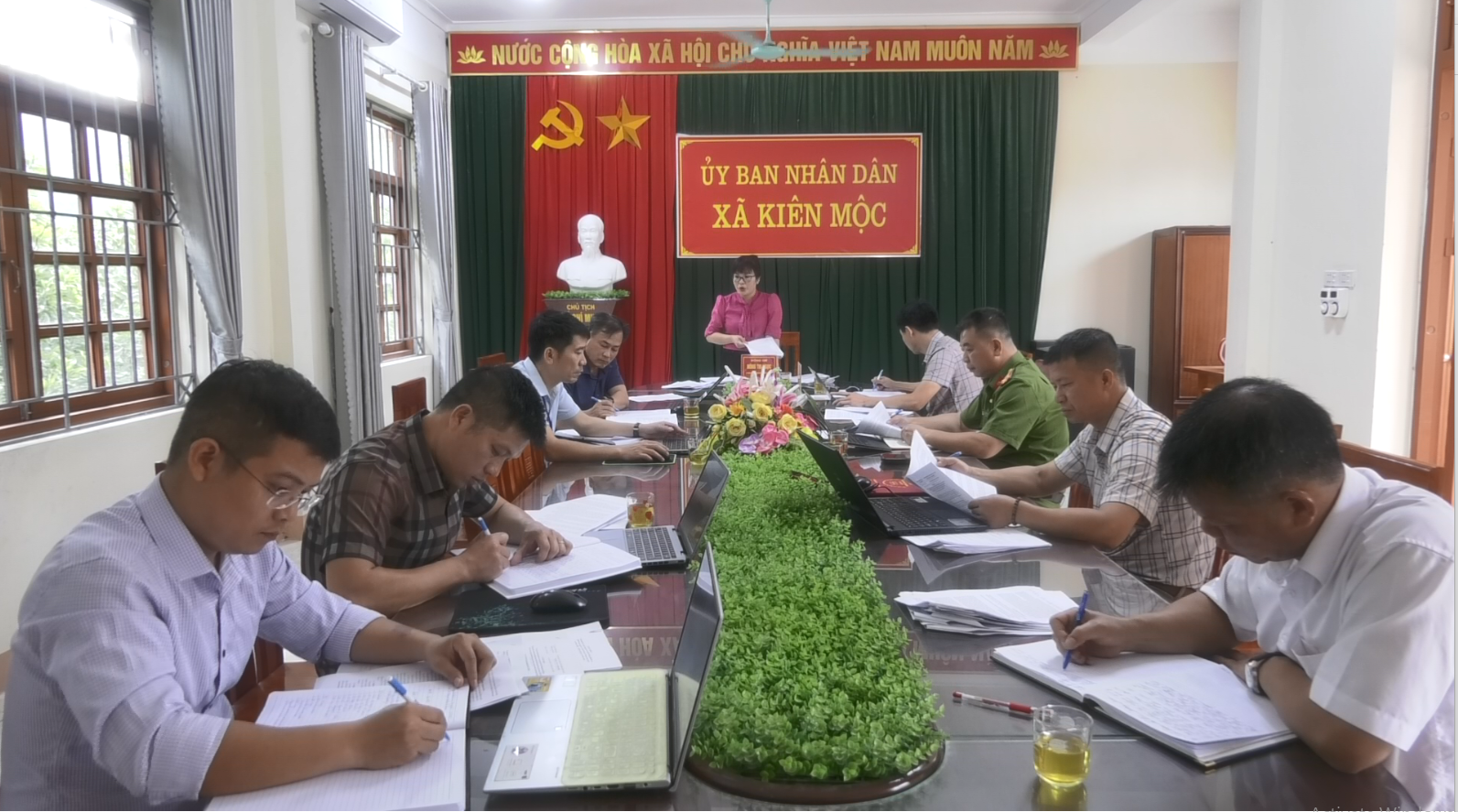Thường trực HĐND xã Kiên Mộc giám sát việc triển khai thực hiện Nghị quyết của HĐND tỉnh về phát triển giao thông nông thôn