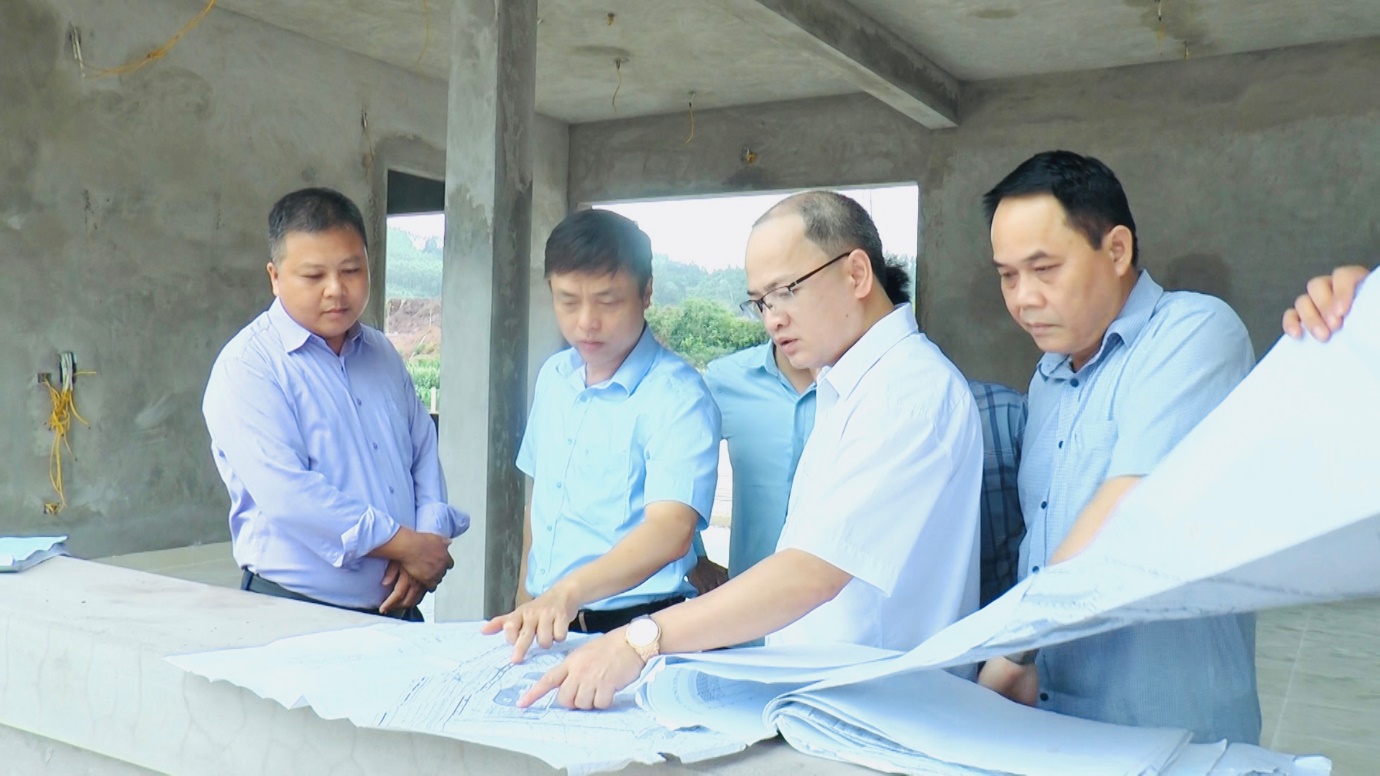 Thường trực HĐND xã Đình Lập kiểm tra các công trình, dự án trên địa bàn xã