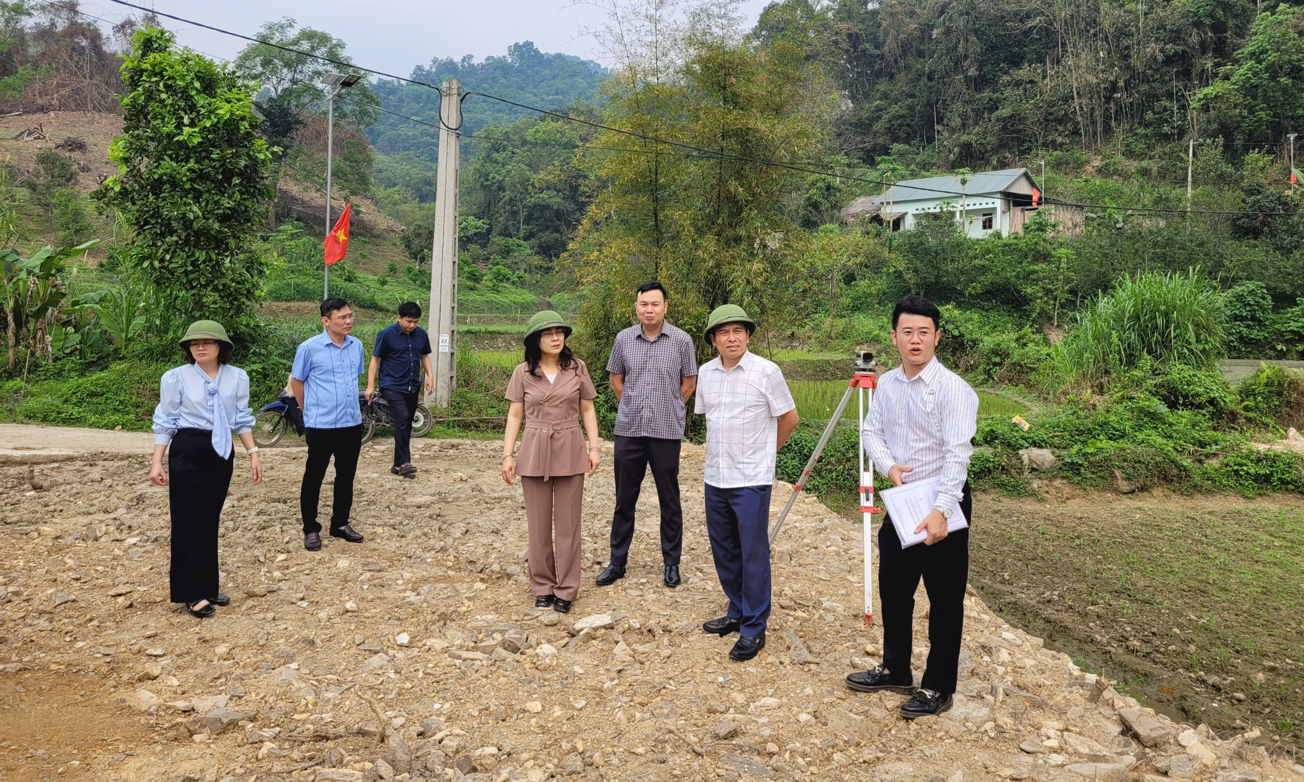 Ban Dân tộc HĐND tỉnh khảo sát tình hình kết quả thực hiện các Nghị quyết của HĐND tỉnh hỗ trợ phát triển thủy lợi nhỏ, thủy lợi nội đồng và tưới tiên tiến, tiết kiệm nước trên địa bàn xã Thất Khê, Na Sầm