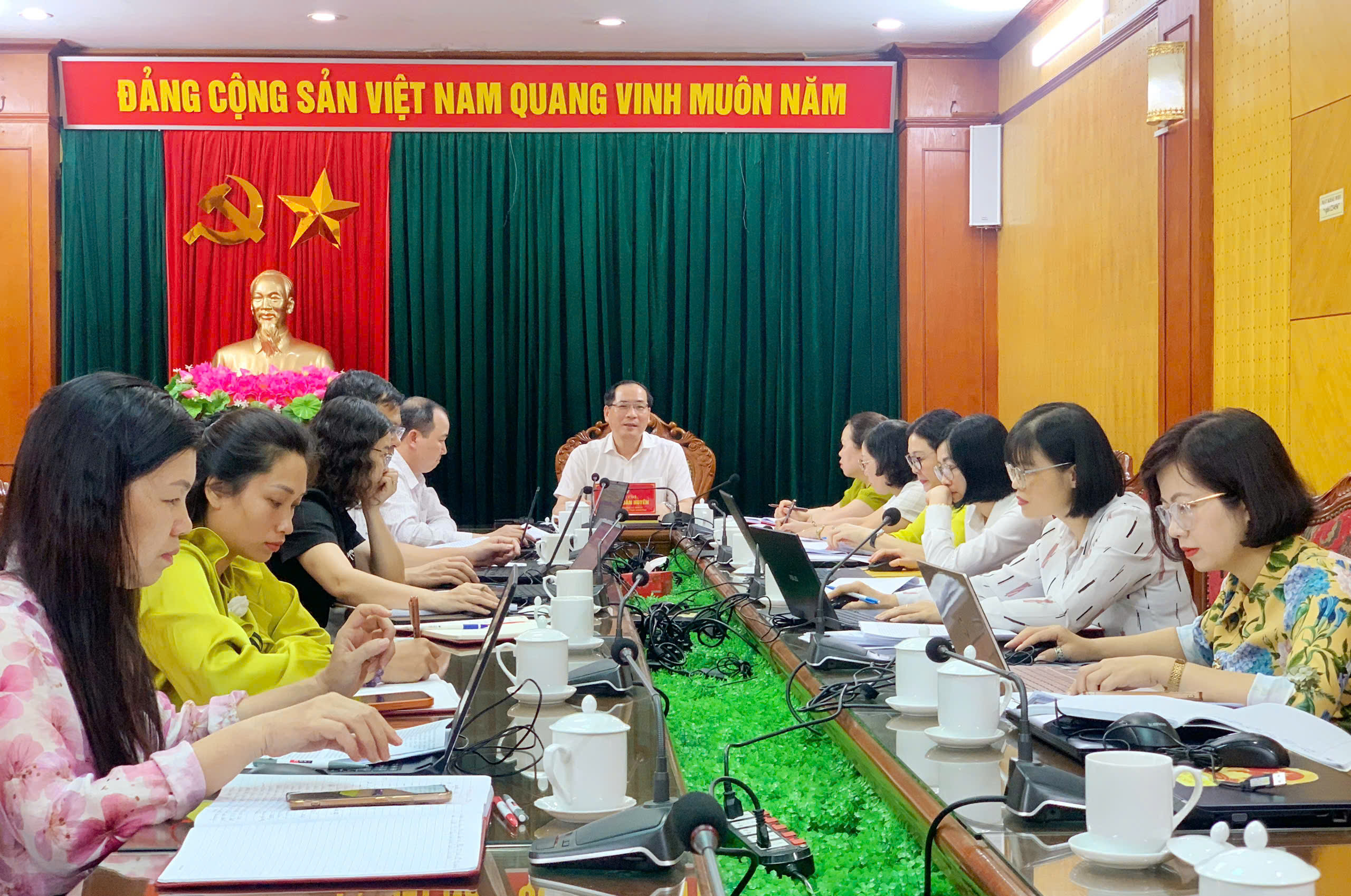 Đồng chí Phó Chủ tịch Thường trực HĐND tỉnh họp giao ban công tác với Lãnh đạo và công chức Văn phòng Đoàn ĐBQH và HĐND tỉnh