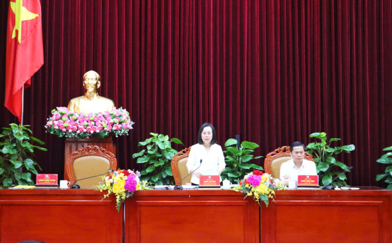 5.2. Đồng chí Đoàn Thị Hậu, Phó Bí thư Thường trực Tỉnh ủy, Chủ tịch HĐND tỉnh phát biểu kết luận tại phiên họp chất vấn Quý II